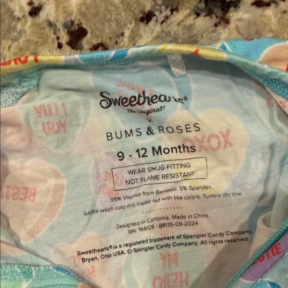 Bums and Roses Zippy - Picture 3 of 3